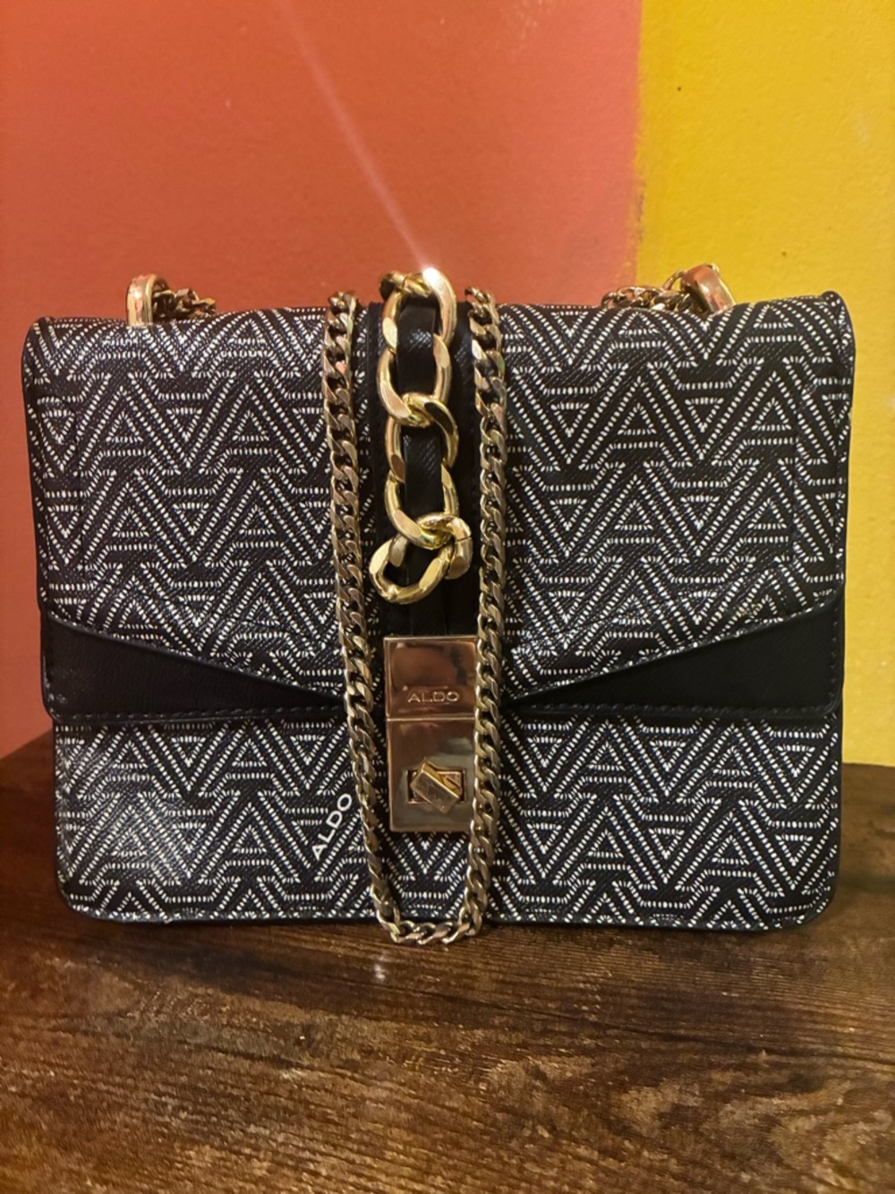 Aldo Black & White Geo-Print Chain Crossbody - Picture 3 of 9